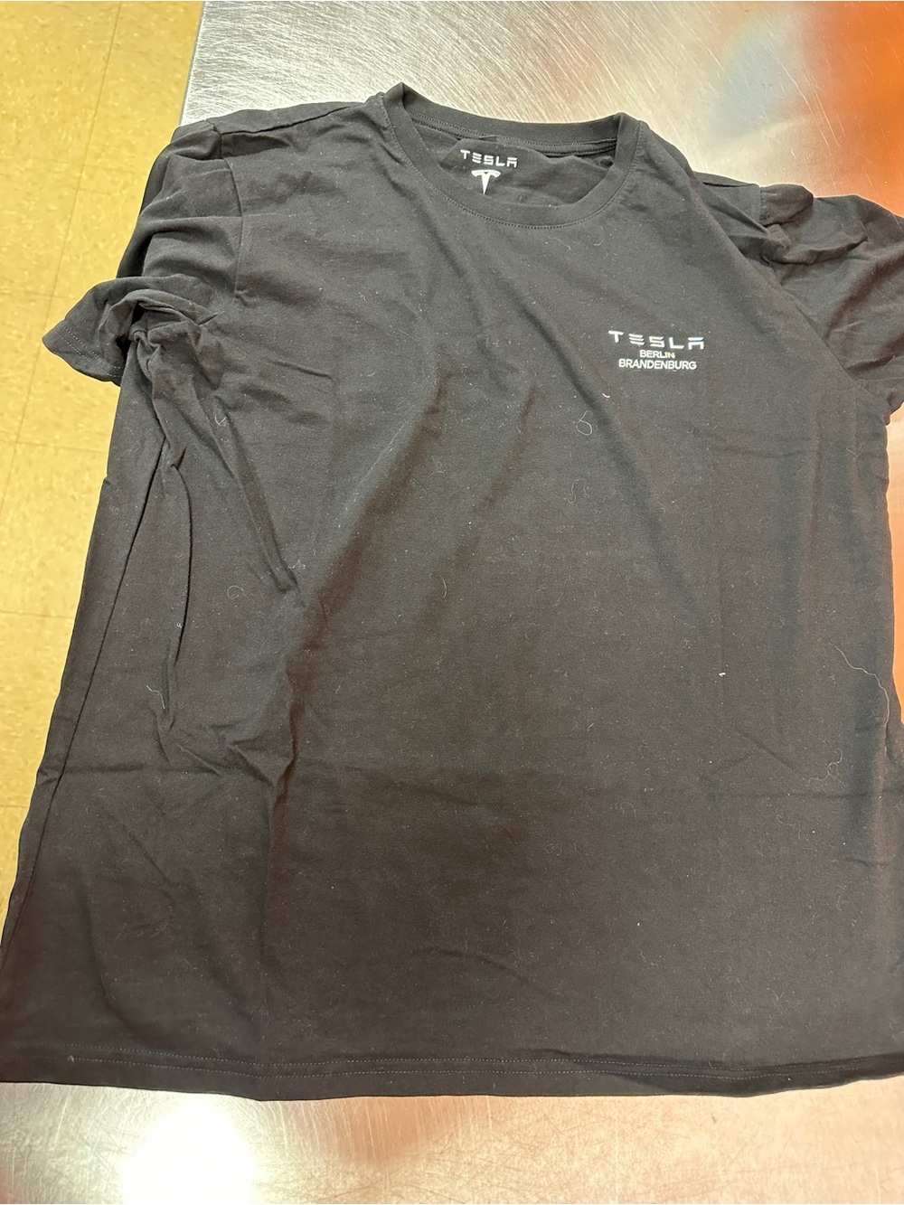 Men's black Tesla Berlin Brandenburg graphic t-shirt Size Small